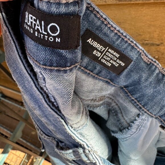 Buffalo David Button Aubrey Mid-Rise Super Stretch Soft Ankle Grazer Jeans 8/29 - Picture 6 of 12